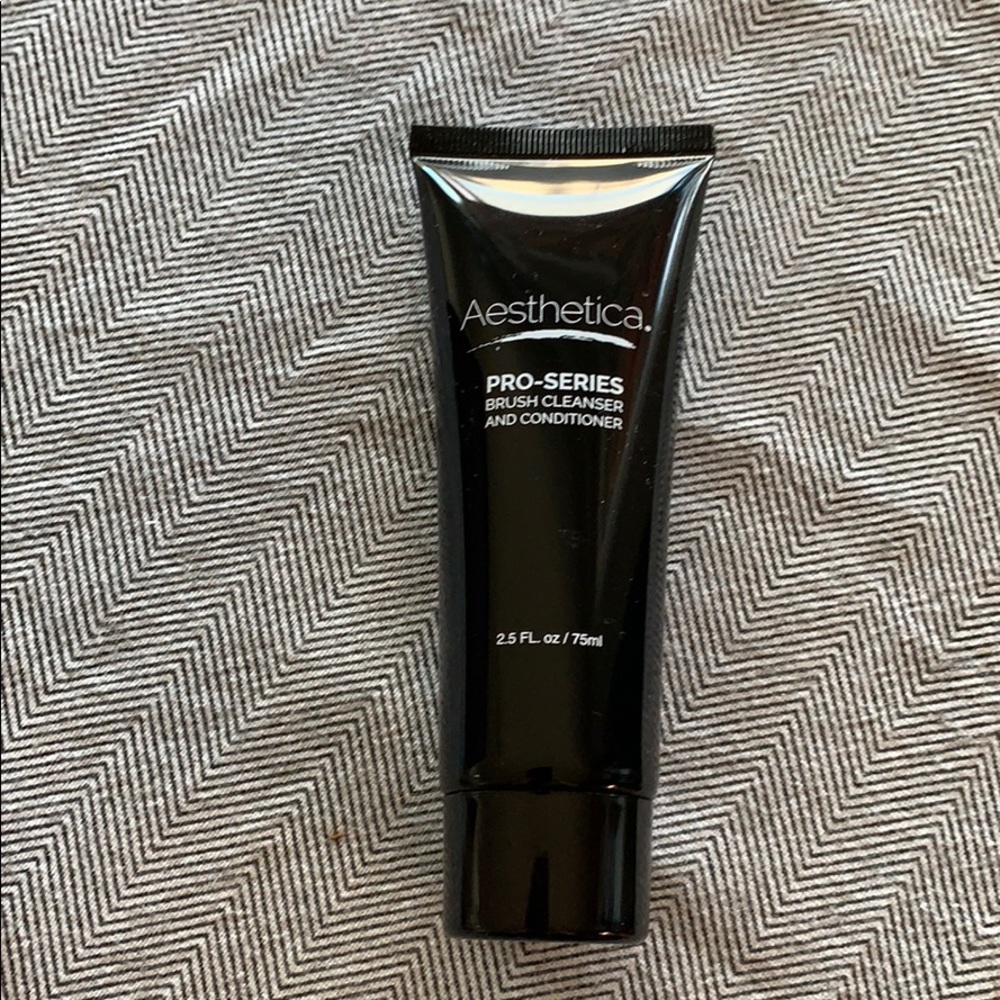 Aesthetica Brush cleanser & conditioner - New